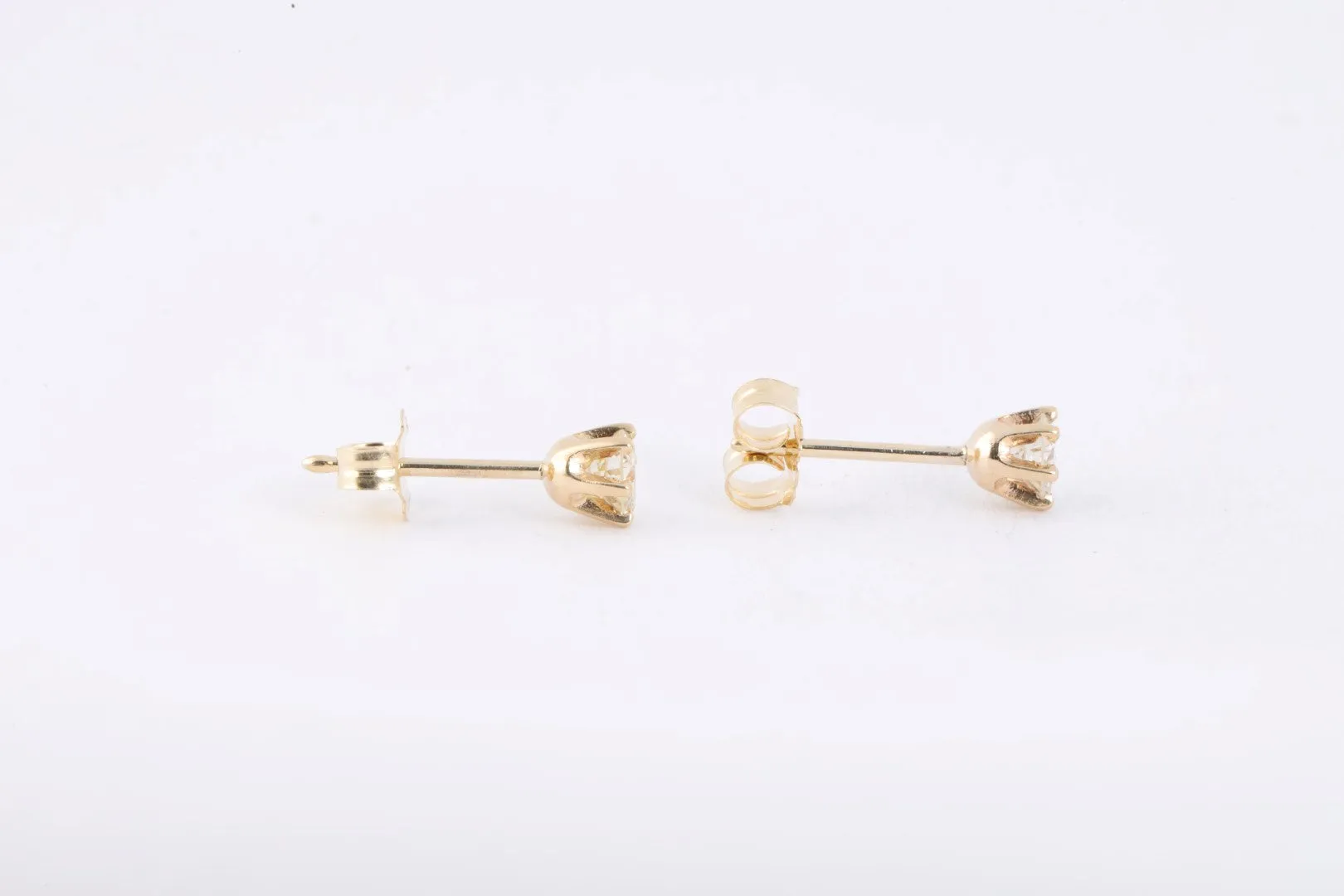 14k Yellow Gold 0.34tcw Diamond Stud Earrings (0.58g.)