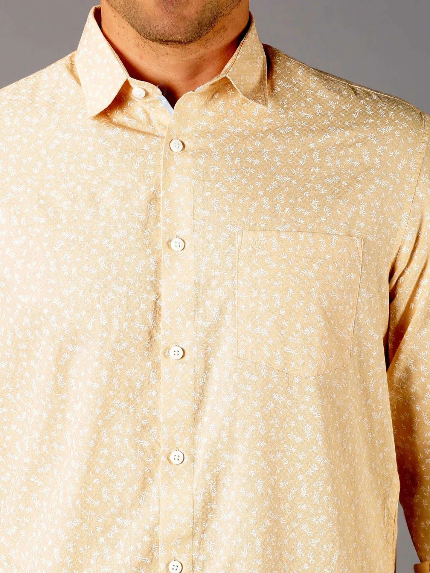 MEN'S BEIGE DOBBY PRINT SLIM FIT SHIRT