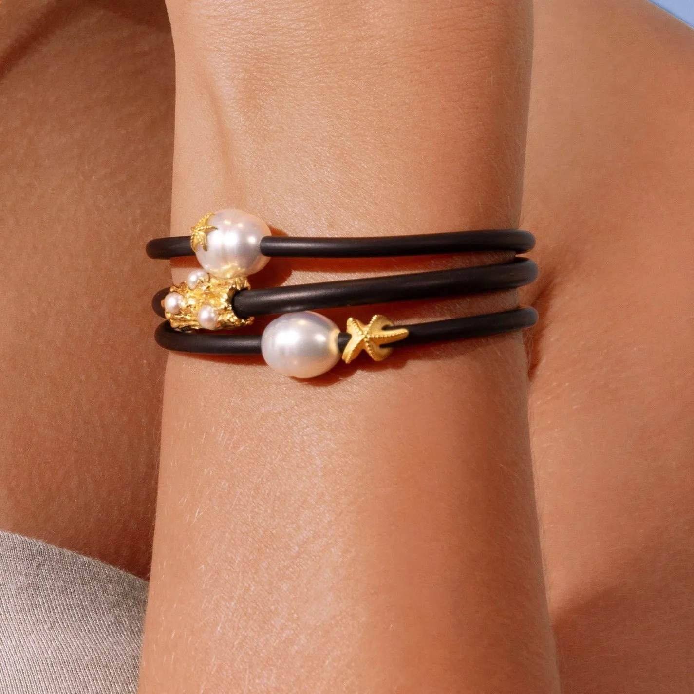 'Starfish' South Sea Pearl and yellow gold Bangle